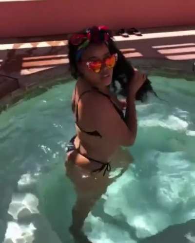 😎👙