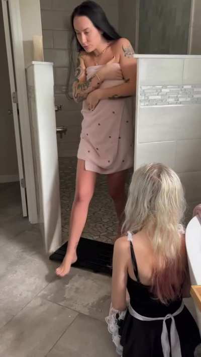 Doing my makeup is always so boring but my maid makes it better