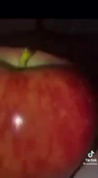 🧔🏽&zwj;♂️🍎