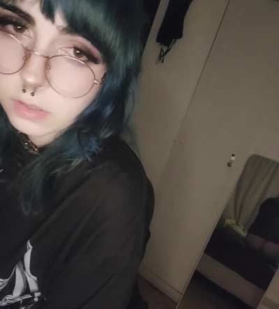 there's a little surprise if you look at the mirror :3
