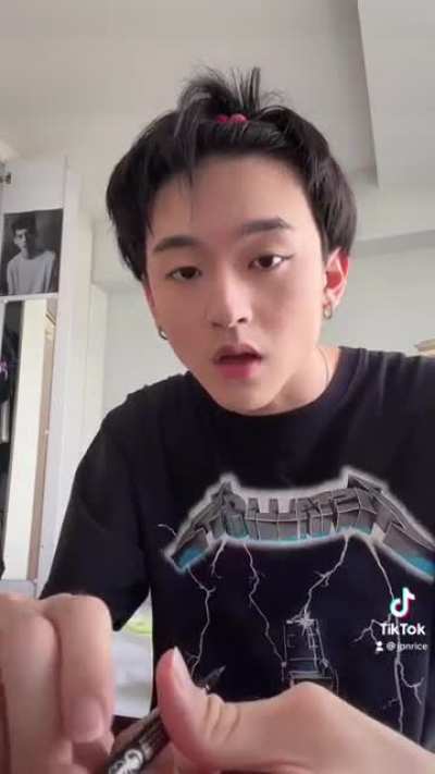 Guys don&rsquo;t worry he&rsquo;s not gay he&rsquo;s Chinese