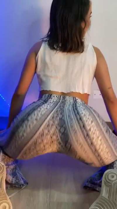 Shawsera twerking
