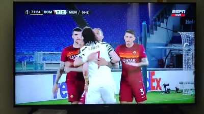 [vs. AS Roma] Edinson Cavani defending Greenwood against Roma players. Wholesome Matador moment.