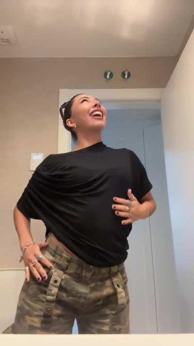 Dancing Queen Xochitl Gomez New TikTok