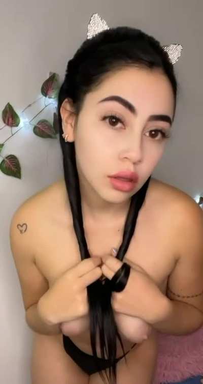 Can&rsquo;t stop showing the boobs off