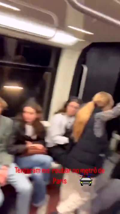 Essas pick pockets iam roubar esse homem em um metrô de Paris, mas só não esperavam que ele era brasileiro