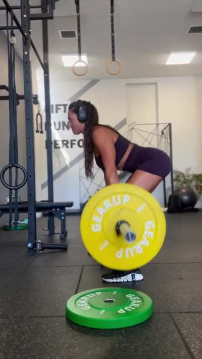 Nicole at the gym 