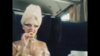 Maisie Williams livens up the morning commute in Pistol (2022)