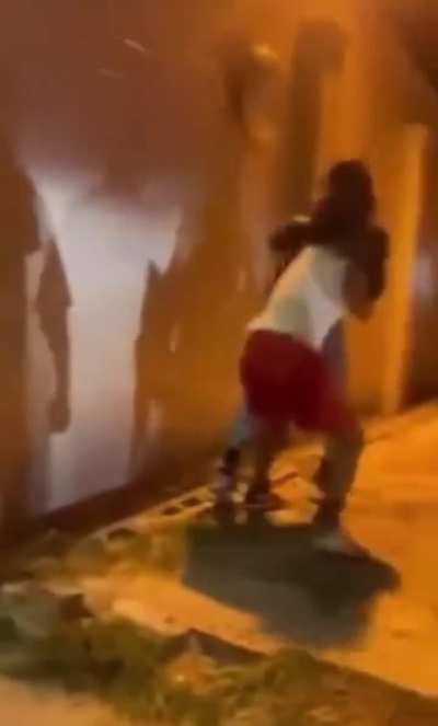 Ex bf gets beat up by new bf for setting his girl up to get jumped by other girls...