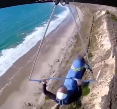 Hang glider&rsquo;s harness snaps mid flight