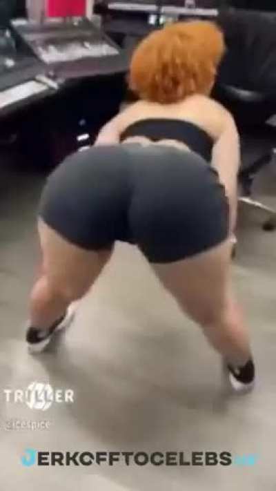 One Minute of Ice Spice Twerking