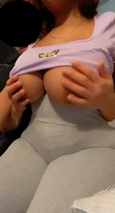 Massive titties🤩