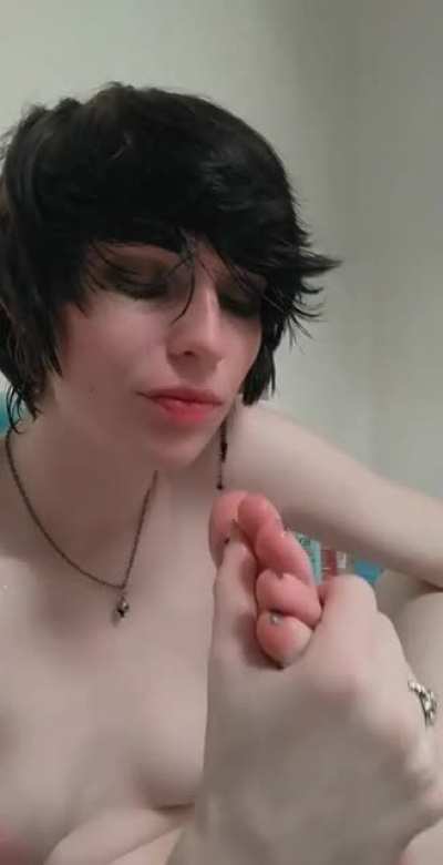 I love sucking my cute toes and slobbering on my own feet!