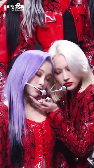 Gahyeon flirting