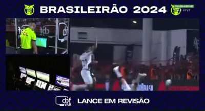 P&ecirc;nalti marcado a favor do Vasco contra o Atl&eacute;tico-GO