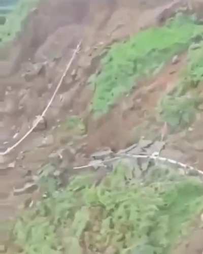 🔥 Landslide takes away the road in Himachal, India.