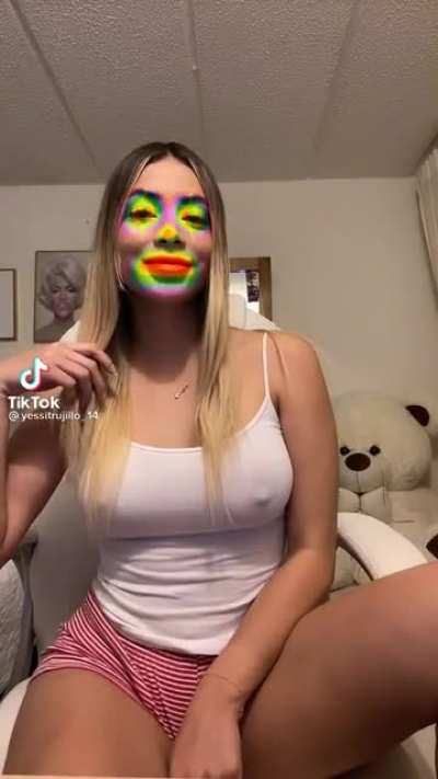 How I see 98% of these TikTok thots - 🤡 with titties
