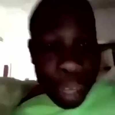 مخلل الذقن الحمار الصبي