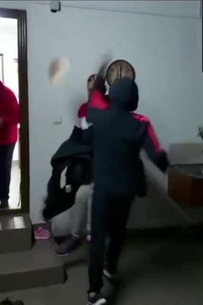 The way that cake is tossed/caught