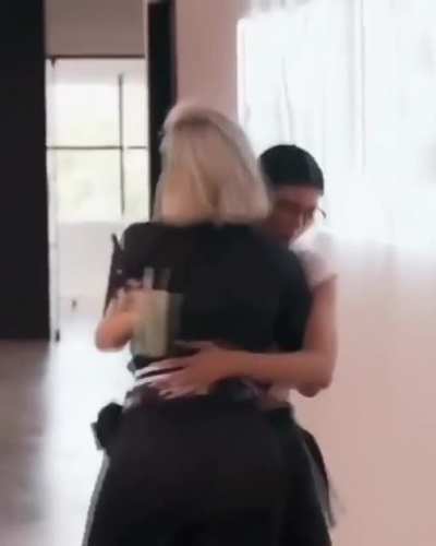 Kylie Jenner and Khloe Kardashian are such bimbos