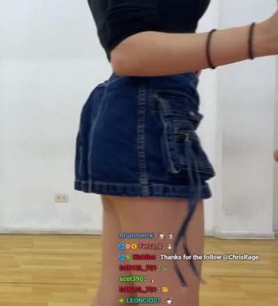 Como se le asoma la nalguita🤤