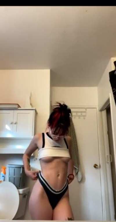 &lsquo;Before my shower&rsquo; video on OF
