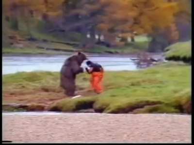 Un npc se agarra a madrazos con osos maduro
