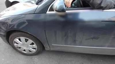 EXCLUSIV! Reacția unui șofer c&acirc;nd observă că filmez trotuare. N-o să-ți vină să crezi
