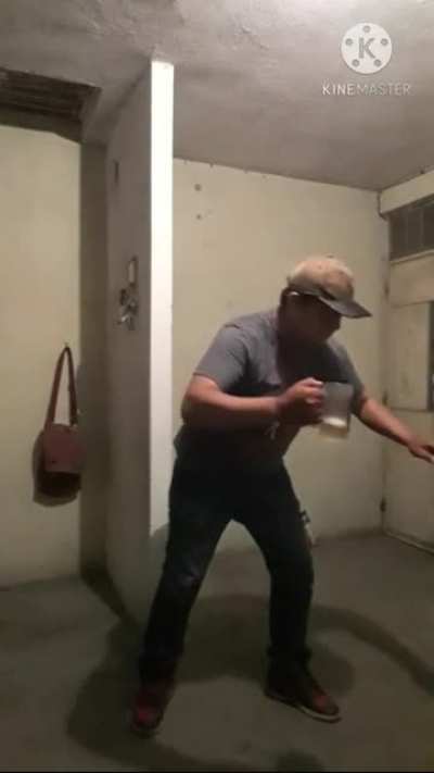 Mi t&iacute;o curao el 24