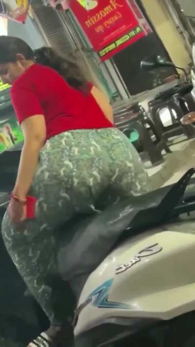 Just Imagine the scooty seat as your face! Ahh Iske chutad ke lothde muh pe ahhh 💦💦💦