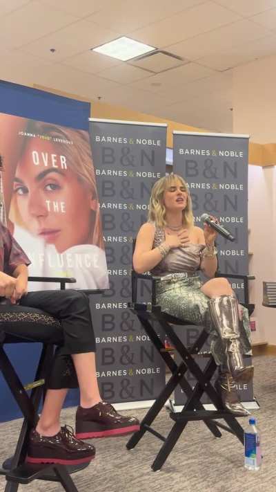 Singing &lsquo;Fresh New Sheets&rsquo; during  Over The Influence discussion at B&amp;amp;N at The Grove in LA 9/22/24