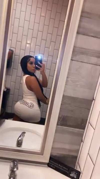 🍑🤳🏻