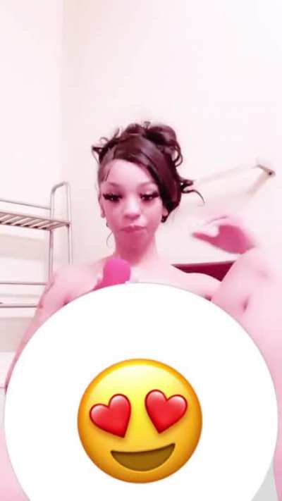 Video from her twitter 🔥🔥🔥she said the full video on her onlyfans…
