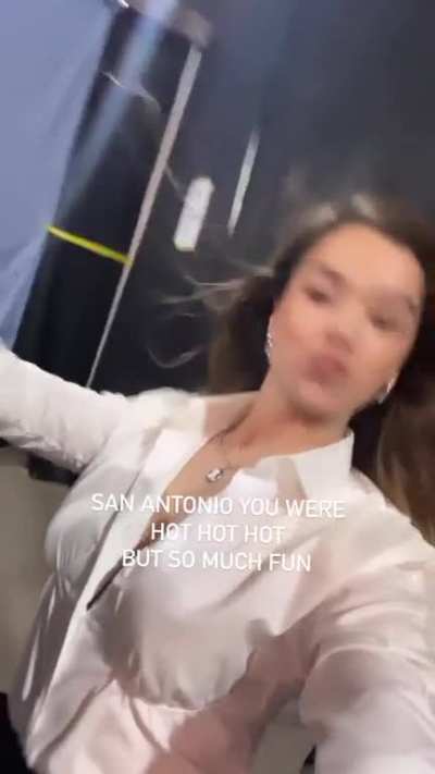 Hailee Steinfeld