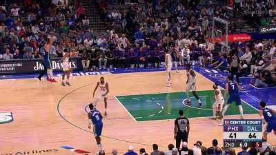[Highlight] Luka hits the stepback 3 to give him 24 in the half.