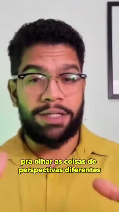 Eu acho muito louco como algumas pessoas falam "do povo" e "da esquerda" na terceira pessoa, como se n&atilde;o fizessem parte. N&oacute;s somo a esquerda, n&oacute;s somos o povo. Se o povo oi a esquerda precisam fazer algo, N&Oacute;S precisamos fazer algo.