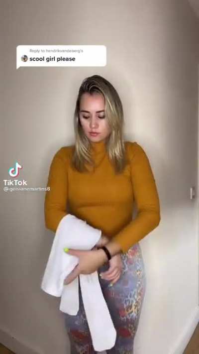 Schoolgirl thot 🤤