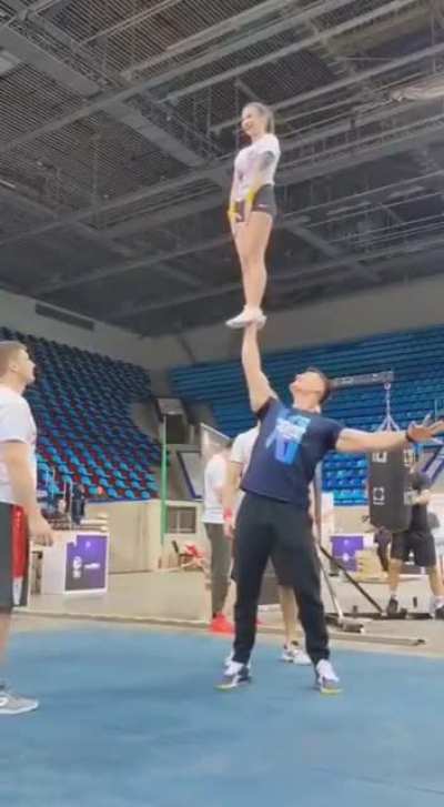 This guy didn&rsquo;t skip arm day