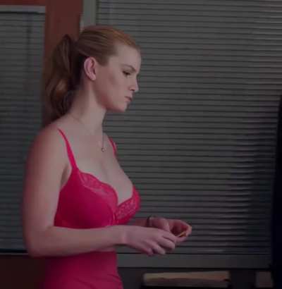 Betty Gilpin - Nurse Jackie
