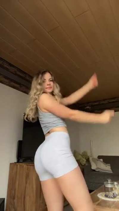 Her @ is linabxckes on tiktok