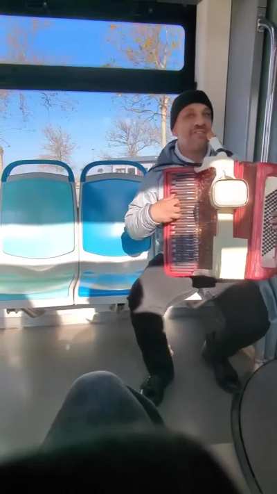 Identify song I heard on the Izmir tram