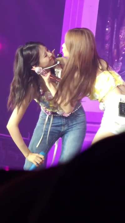Sana &amp; Tzuyu