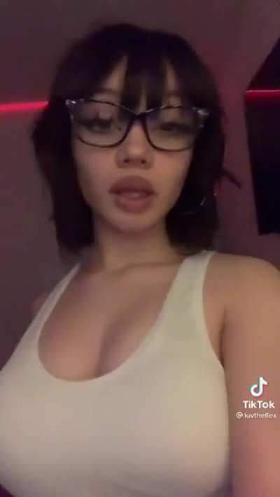 Her fucking tiktok got banned 🤧