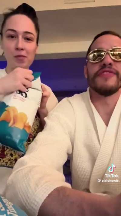 Pete Davidson &amp;amp; Elsie Hewitt taste testing chips
