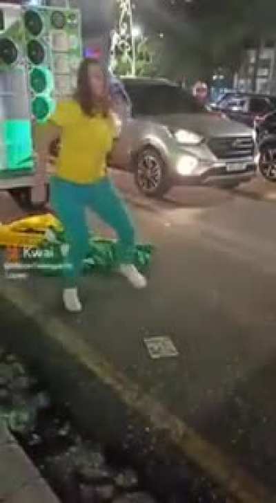 E a rave golpista segue firme