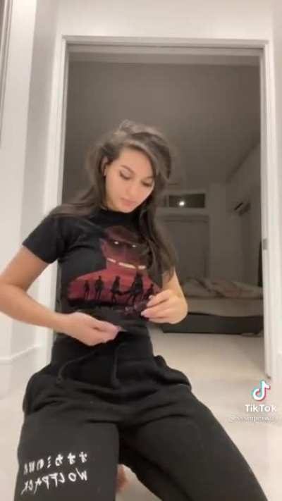 Lia doing the Buss It challenge