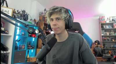 Cuando vas a casa de tu amig@ a jugar v&iacute;deojuegos y comienzan a pegarle..