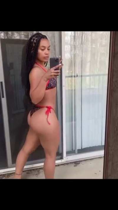 In motion😍😍😍🍑🍑🍑