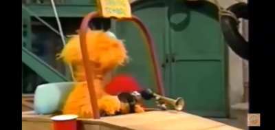 Elmo's moving mad