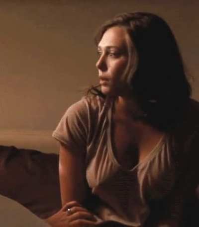 Elizabeth Olsen should never wear a bra